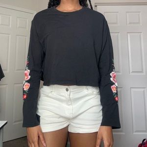 H&M floral print long sleeve black crop-top